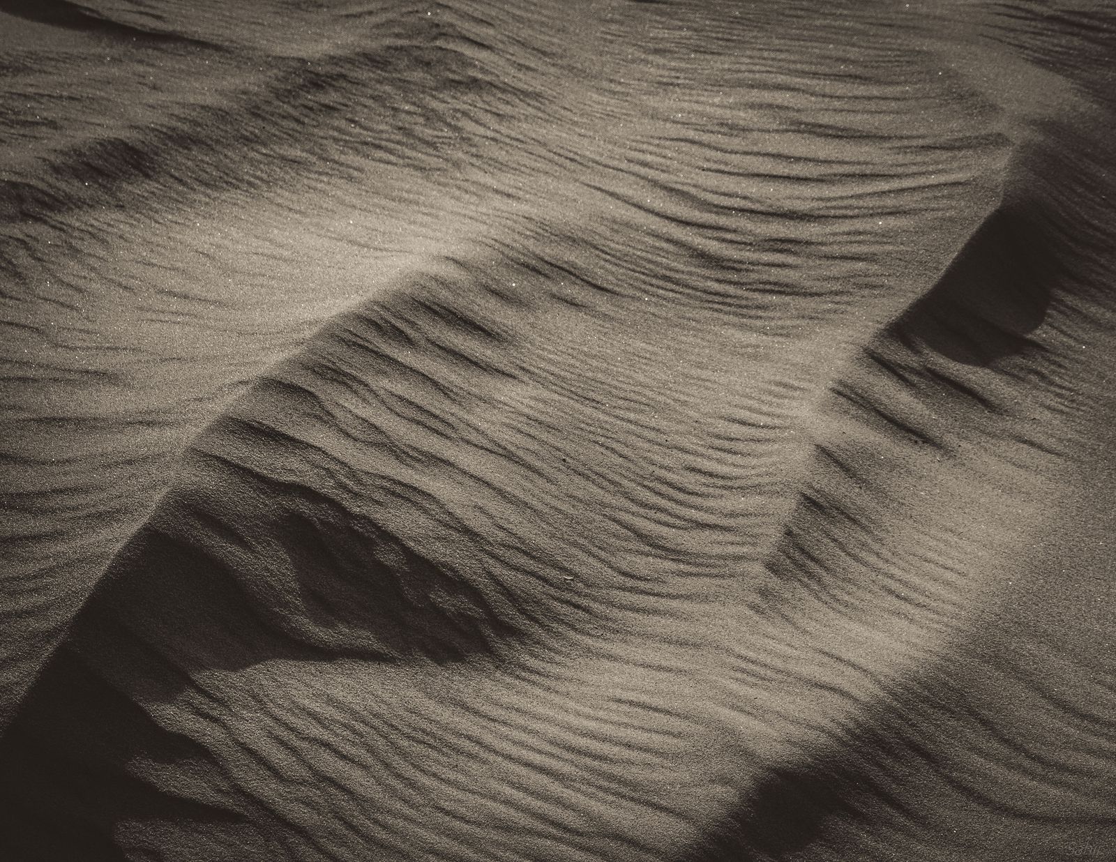 aerial viewof sand — Street-food stalls and mobile pay: dinner ordered without a word of the language.