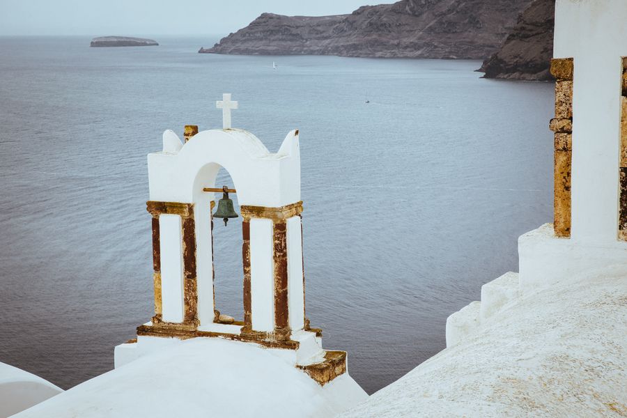 church on sea shore — Conduciendo por Peru: el tráfico en vivo te desvía del atasco.