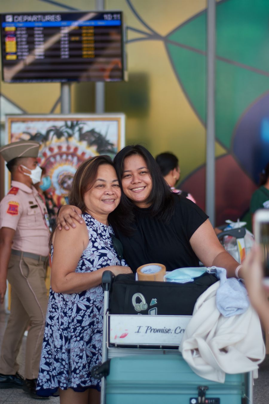 affectionate mother and daughter — Oficinas-café en Mexico: zona wifi estable, sin ruleta de wifi de hotel.