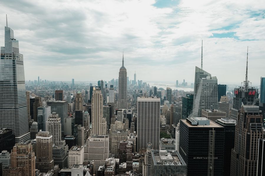 new york cityscape — Developers: La escala larga: streaming, trabajo y mensajes, todo cubierto.