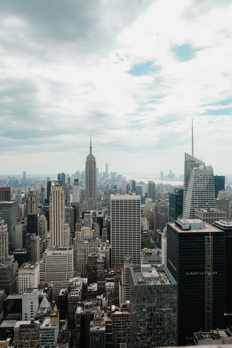manhattan cityscape with skyscrapers — Playas de Chile: estacionamiento pagado por teléfono, almuerzo pedido desde la toalla.