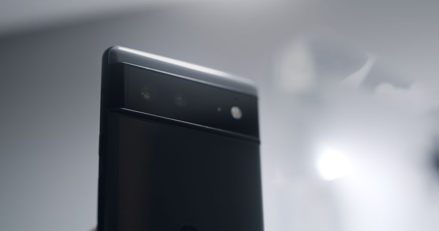 photo of a black phone with cameras — Luces de la ciudad de noche — a la eSIM no le importa la hora.