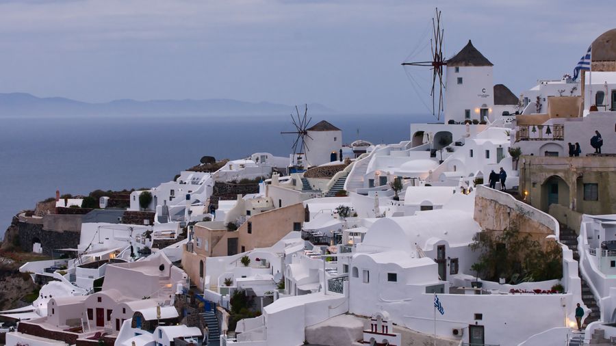 oia village on santorini — Developers: El trayecto, resuelto: podcasts descargados, mensajes enviados, sin zonas muertas.