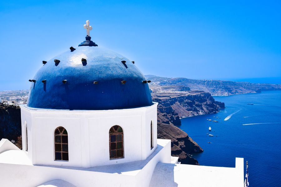 church with dome and sea — Azoteas de Peru: videollamadas a casa con el skyline detrás.