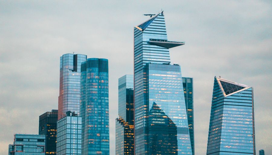 futuristic skyscrapers in midtown manhattan in new york city — Hora dorada en Nicaragua, totalmente en línea — el viaje se documenta solo.
