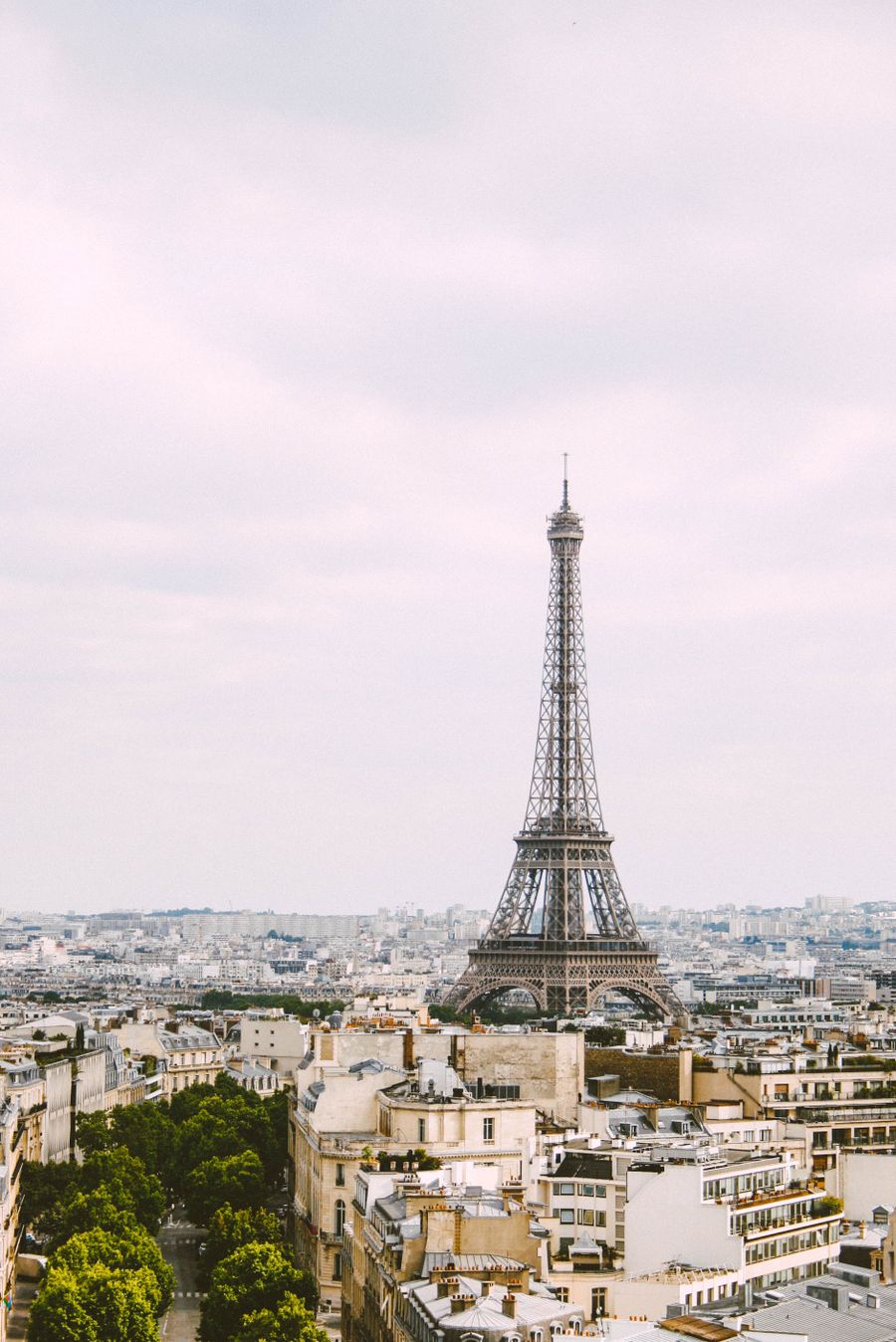 eiffel tower — Caza de souvenirs en Colombia con conversión de moneda en vivo en el bolsillo.