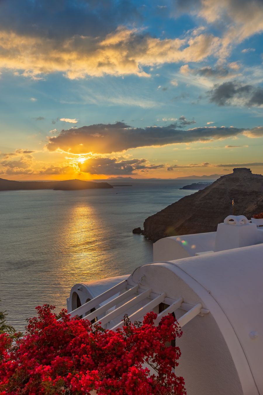 breathtaking santorini sunset over the aegean sea — Seis idiomas, un cerebro — cambia a mitad de conversación.