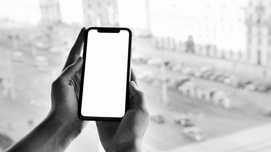 grayscale photo of person holding smartphone — El derby de Argentina: boletos escaneados, repeticiones en streaming, viaje de vuelta reservado.