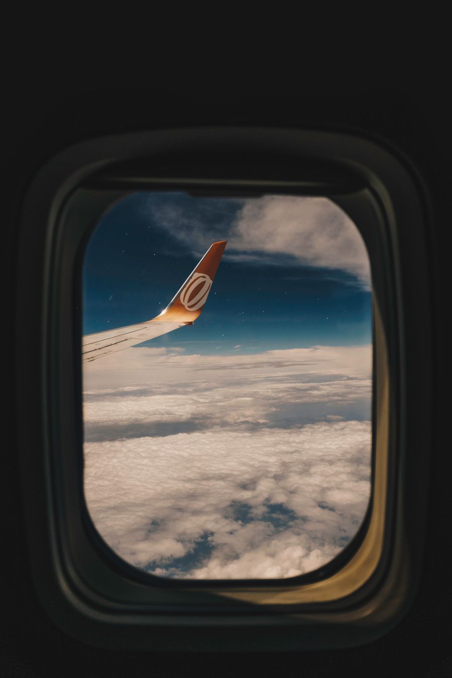 aircraft wing — La escala larga: streaming, trabajo y mensajes, todo cubierto.